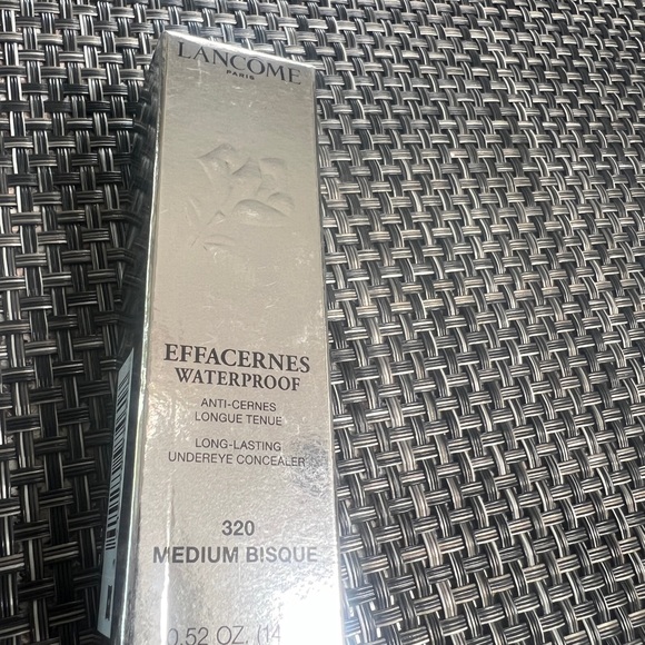 Effacernes Waterproof Protective Undereye Concealer, 0.52oz - Picture 4 of 6